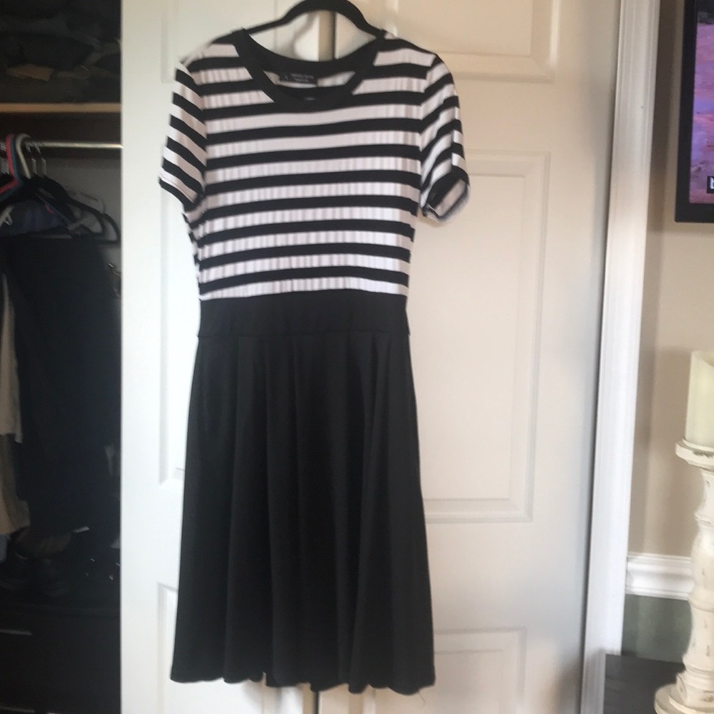 Black and white dress with pockets